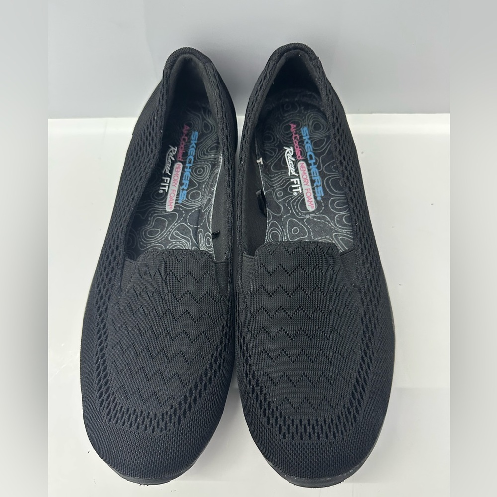 SKECHERS Black Mesh Air Cooled Memory Foam Relaxed Fit Loafer - size 9